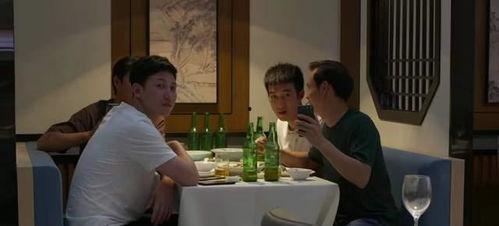 男子离婚吃瓜,吃瓜群众围观背后的真相  第2张