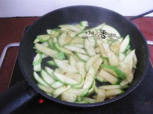 小瓜炒了吃,尽享舌尖盛宴 第3张 小瓜炒了吃,尽享舌尖盛宴 第3张