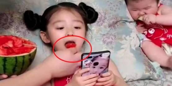 儿子吃瓜猜字谜,探寻汉字奥秘之旅