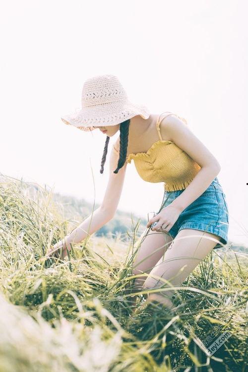 艺术照吃瓜女孩