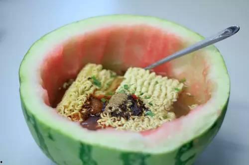 馍馍吃瓜事件,网络舆论的狂欢与反思 第3张 馍馍吃瓜事件,网络舆论的狂欢与反思 第3张