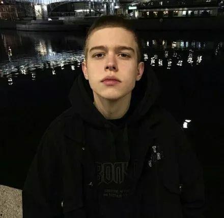 闷头吃瓜头像男生,闷头吃瓜的帅气男生