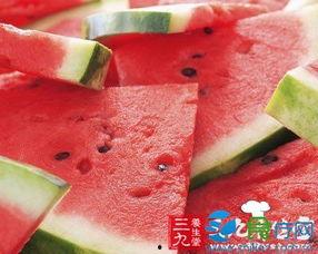 夏季吃瓜别扔皮,吃瓜不弃皮，美味与营养双丰收