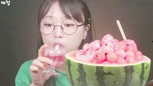 韩国当妹吃播冰瓜,清凉一夏甜蜜分享